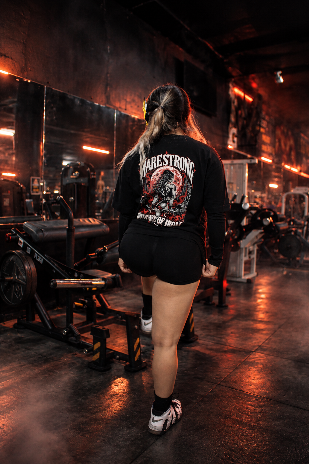 Oversized Mujer Witches of Iron — Dark Halloween 2026